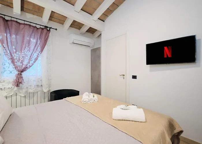 5 Cozy Pigneto Apt, Wifi & Ac Apartment *